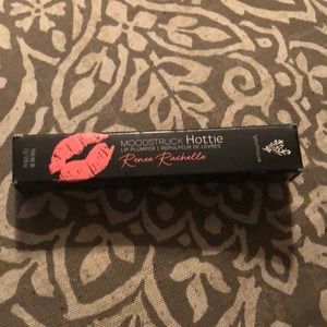 Younique lip plumper